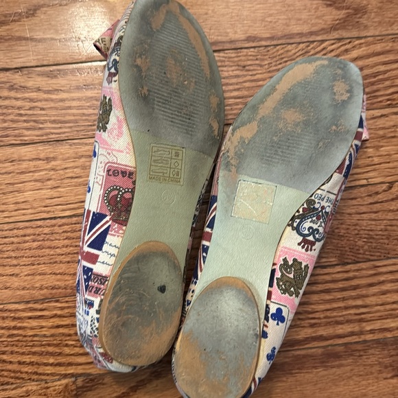 ModCloth | Machi | England Newsprint Ballet Flat | Kala - Picture 5 of 6
